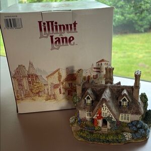 Lilliput Lane Cottage Figurine